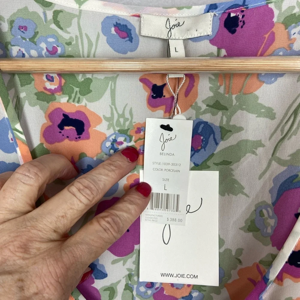 Joie dress features